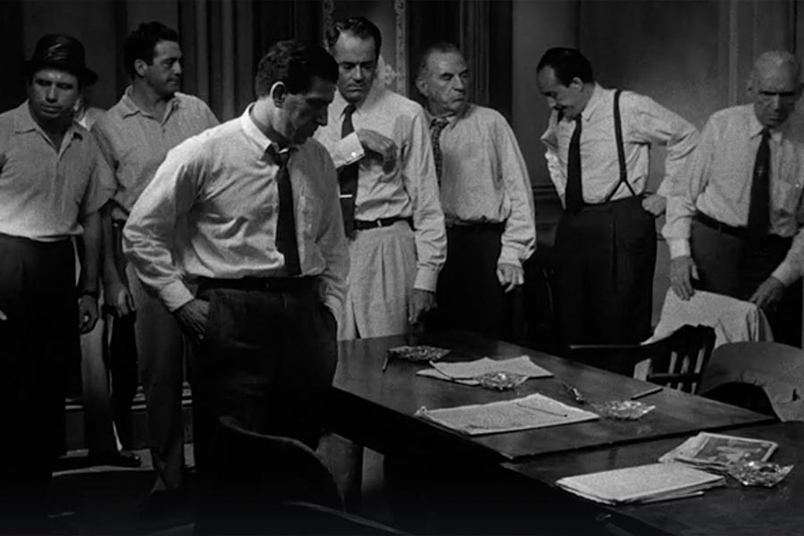 12 разгневанных мужчин